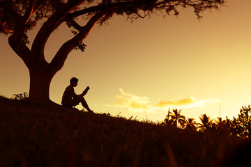 克苏鲁神话中三柱神分别是哪三位？