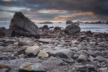 有什么校园+爱情+魔法+变身的日本动漫好看 最好像小女神花铃、玩偶游戏那样经典的动漫