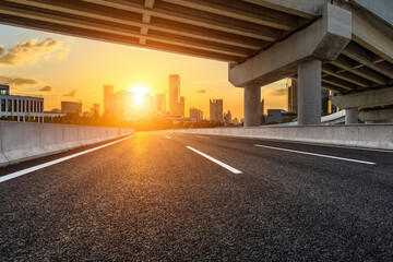 有什么校园+爱情+魔法+变身的日本动漫好看 最好像小女神花铃、玩偶游戏那样经典的动漫